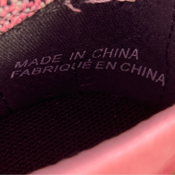 ShoeDazzle Vibrant Pink and Black Knit Sneakers 6-7 - Picture 8 of 9